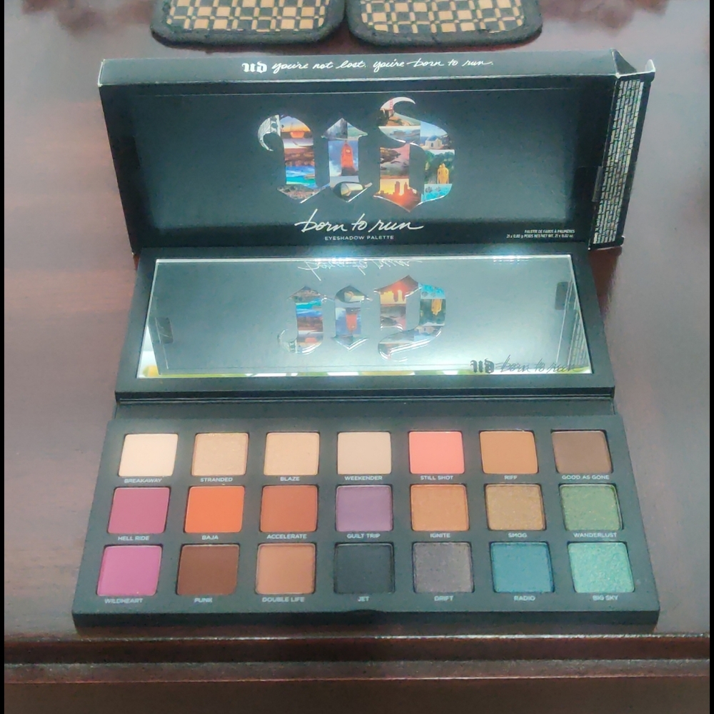 UD Born To Run Eyeshadow Palette